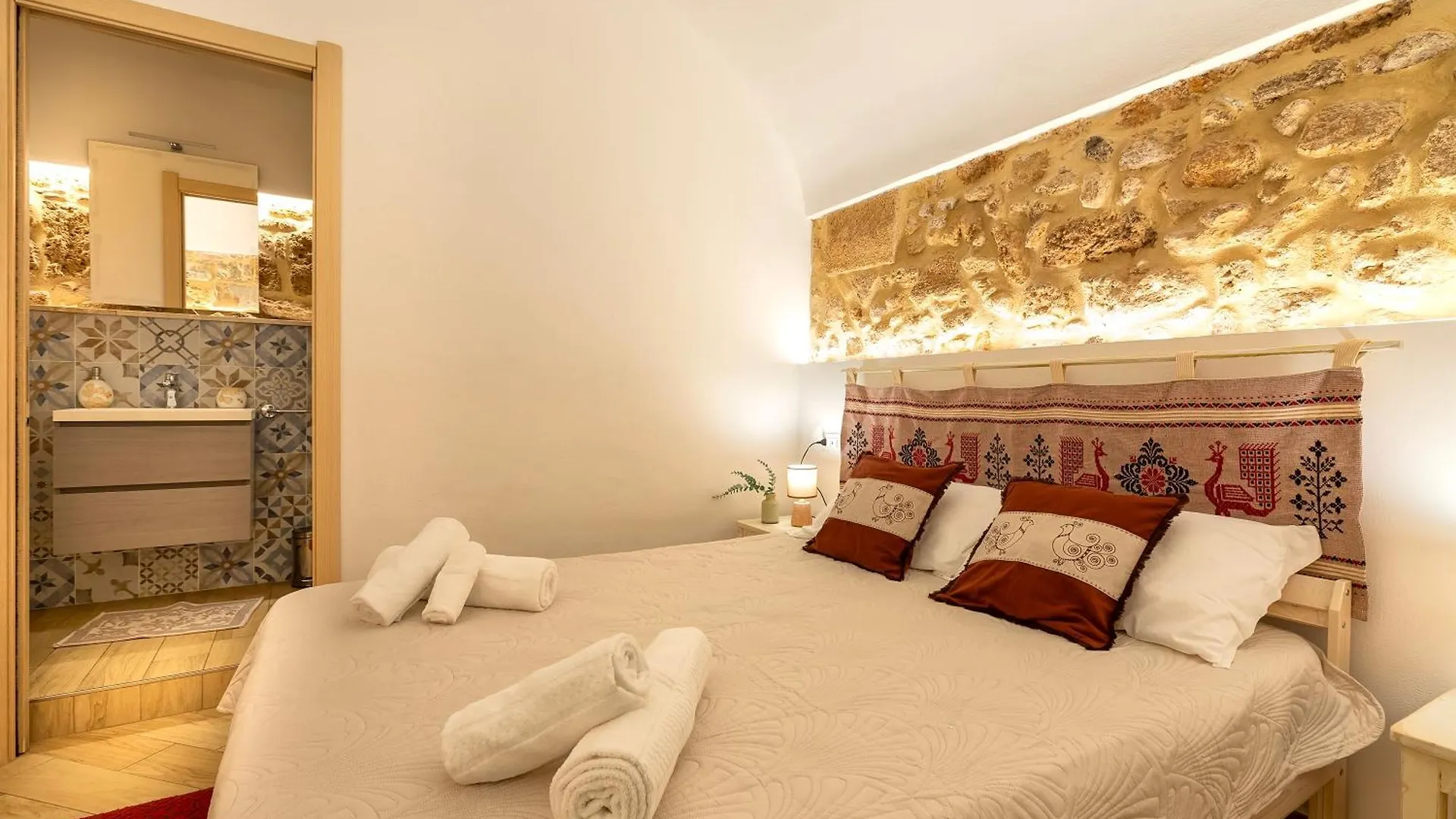 Dentro Le Mura Alghero 0*,  Włochy